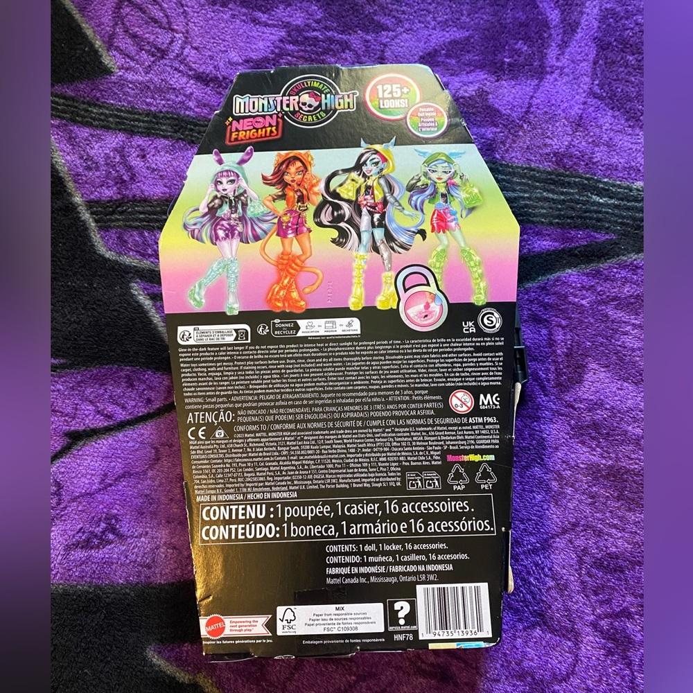 NWT Monster High Neon Lights Draculaura Glow in the dark - Picture 2 of 3